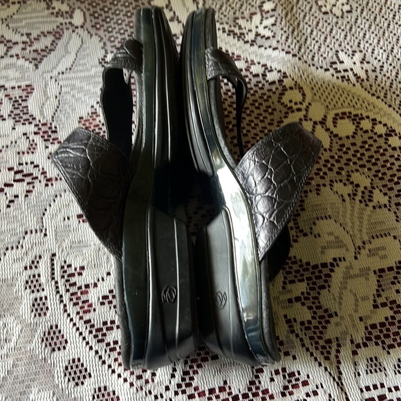 Women’s Aravon Sandals - Picture 4 of 7